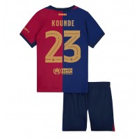 Otroški Nogometni dresi Barcelona Jules Kounde #23 Domači 2024-25 Kratek Rokav (+ Kratke hlače)